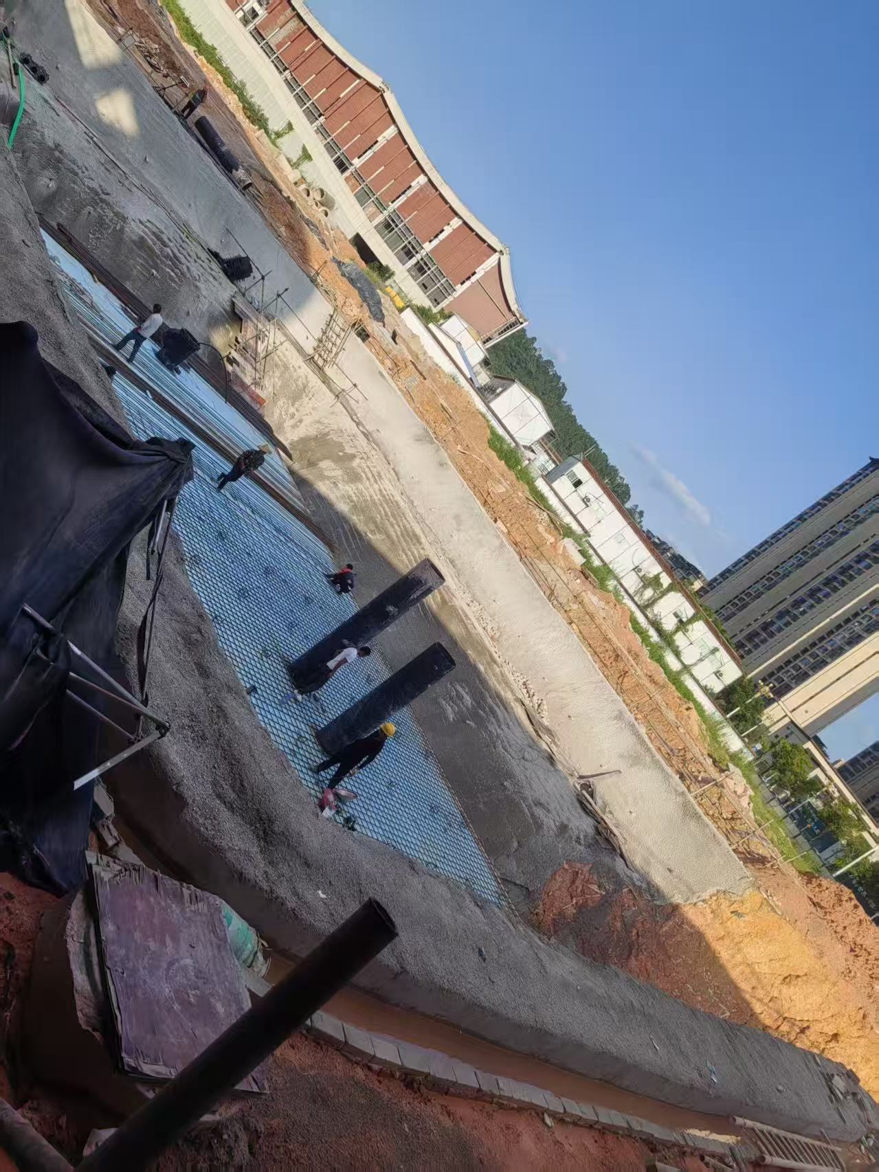 10浇筑钢筋混凝土盖板